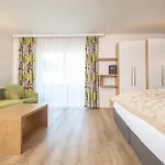 غارني فوتسار 4*