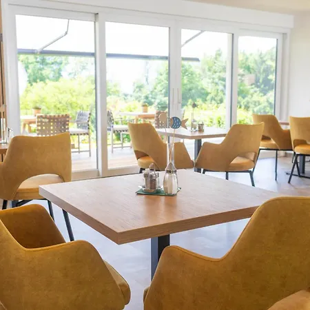 غارني فوتسار فيلدين ام ورثرسي