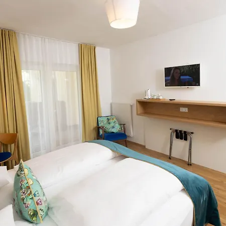 فندق غارني فوتسار 4*