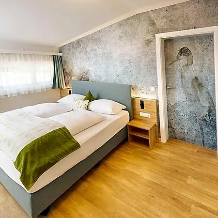 Garni Wurzer Hotel 4*